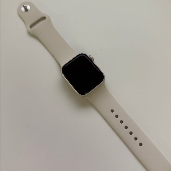 Apple Watch SE 2nd Generation Starlight - Picture 1 of 4